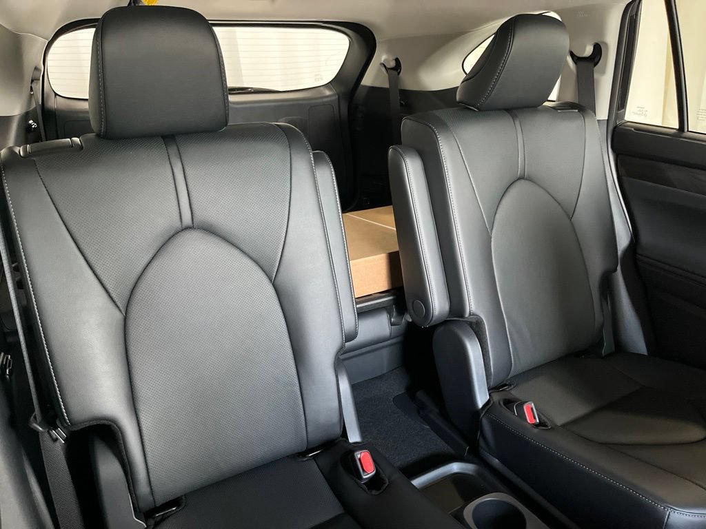 New 2026 Toyota Highlander Limited AWD/4WD image 32