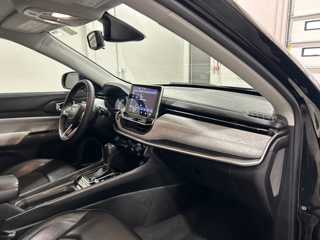 Used 2022 Jeep Compass Latitude image 34