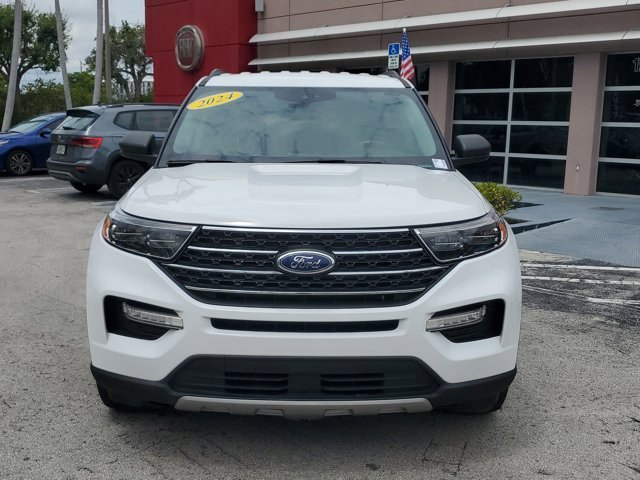 Used 2024 Ford Explorer XLT w/ Equipment Group 202A AWD/4WD image 2