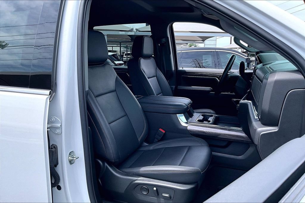 Used 2025 Chevrolet Silverado 2500 LTZ w/ LTZ Convenience Package AWD/4WD image 10