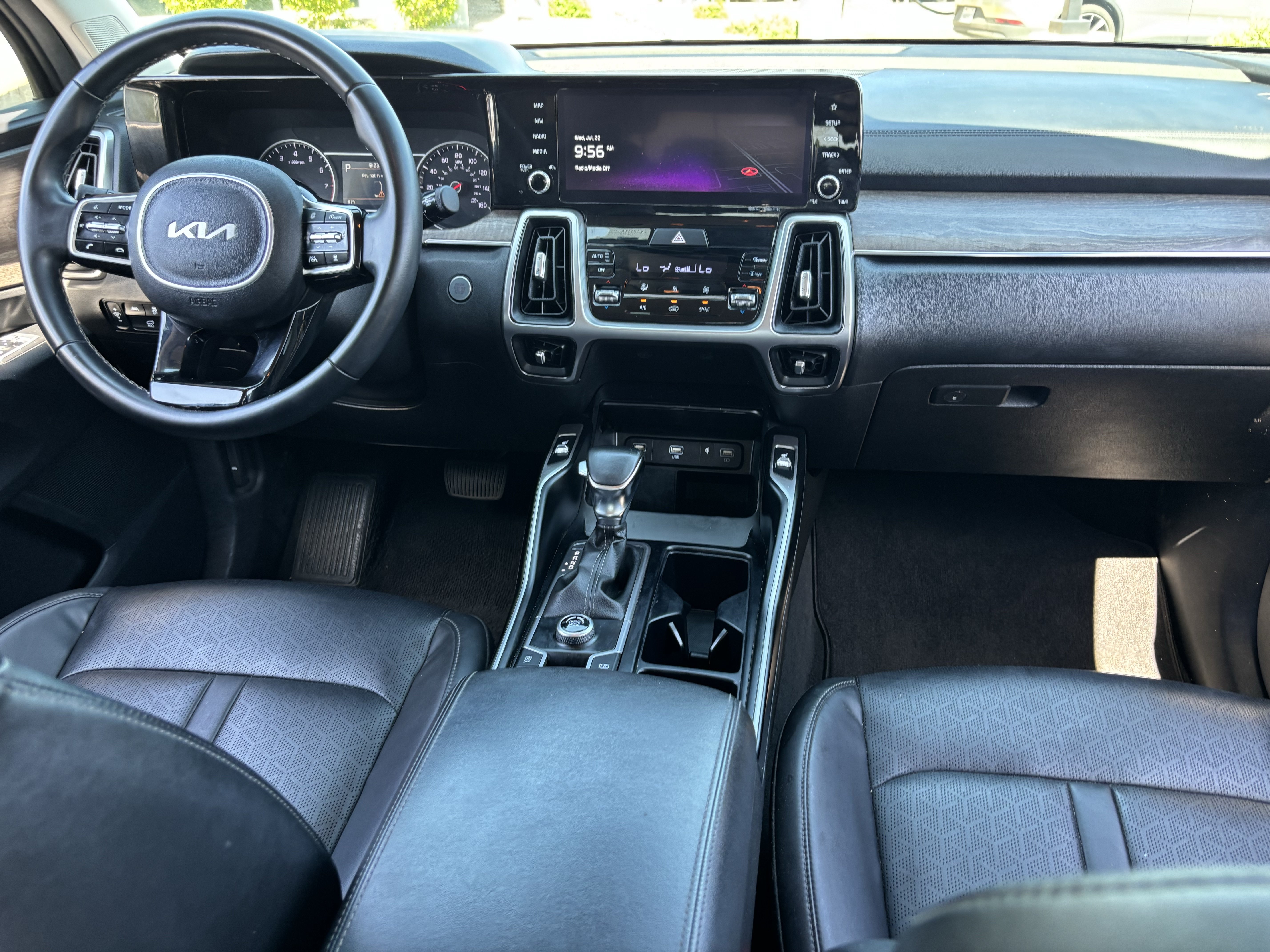 Certified 2022 Kia Sorento EX FWD image 13