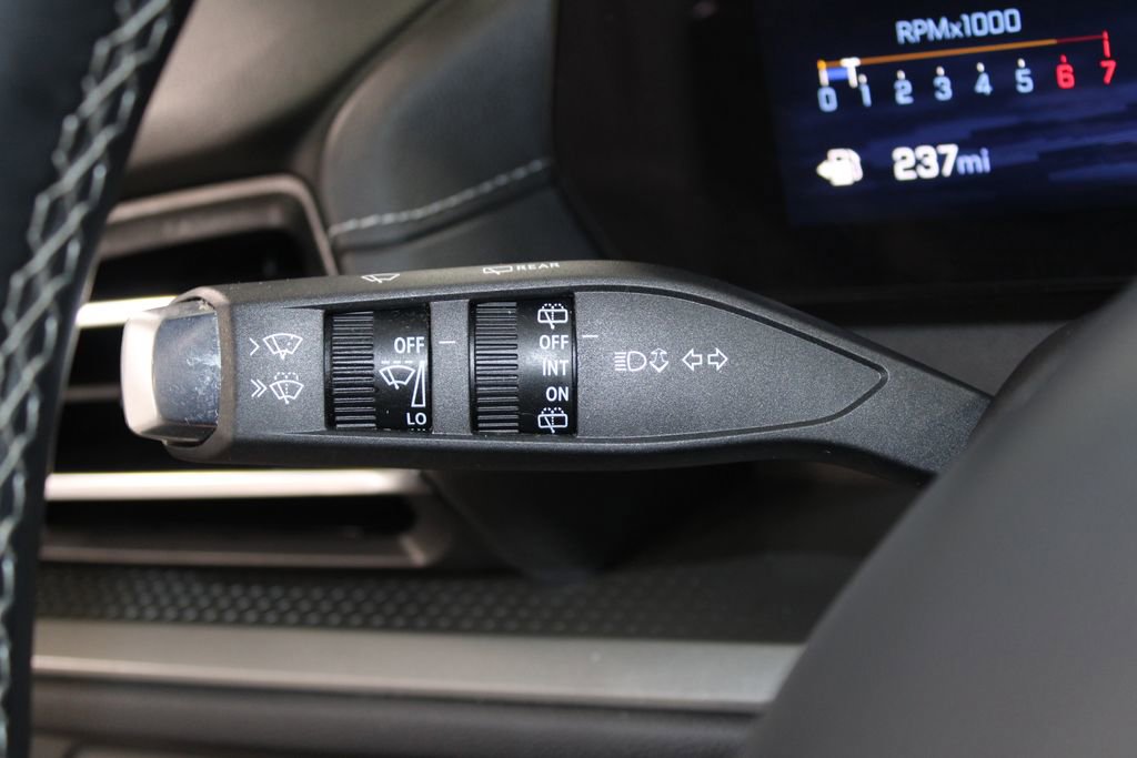 Used 2024 Chevrolet Traverse LT image 39