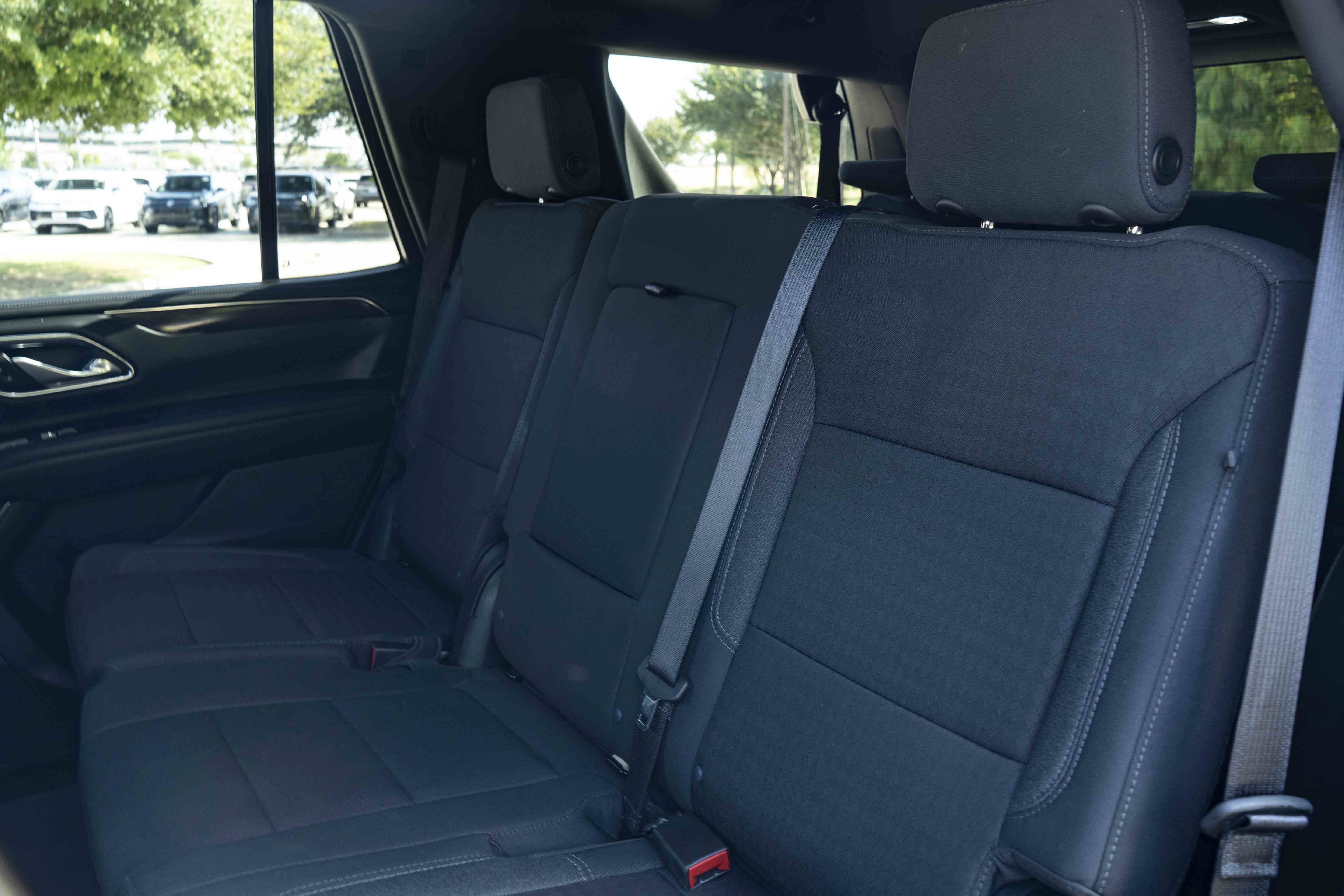 Used 2024 GMC Yukon SLE w/ Gmc Pro Safety Plus Package RWD image 17