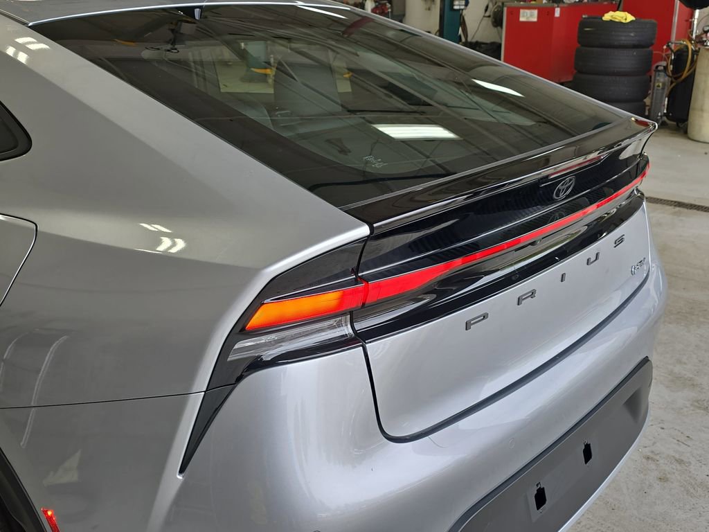 Used 2026 Toyota Prius LE FWD image 33