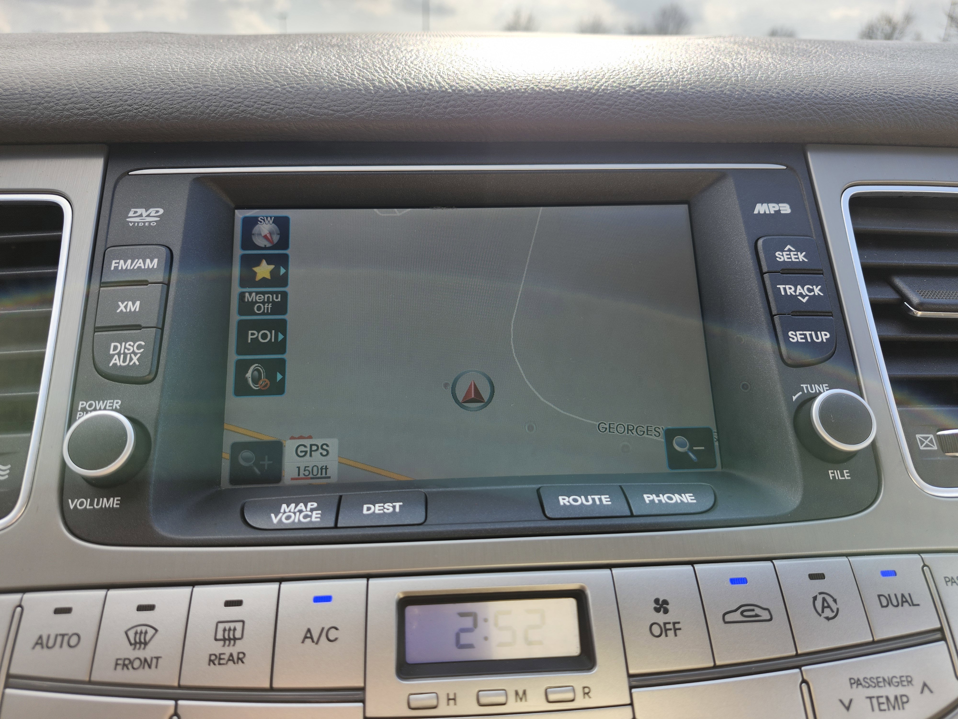 Used 2013 Hyundai Genesis 3.8 w/ Premium Pkg image 4