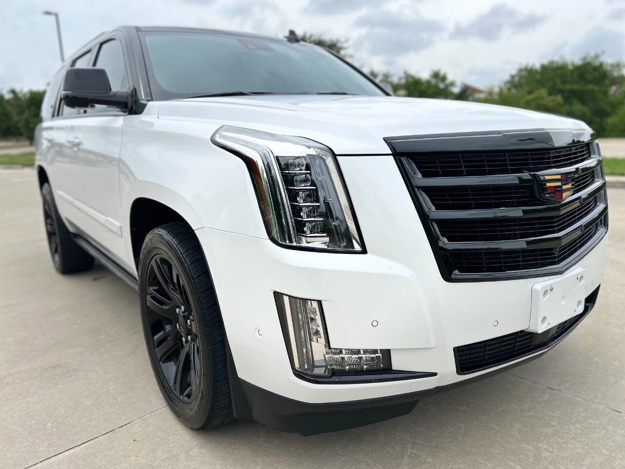Used 2020 Cadillac Escalade Premium Luxury image 4