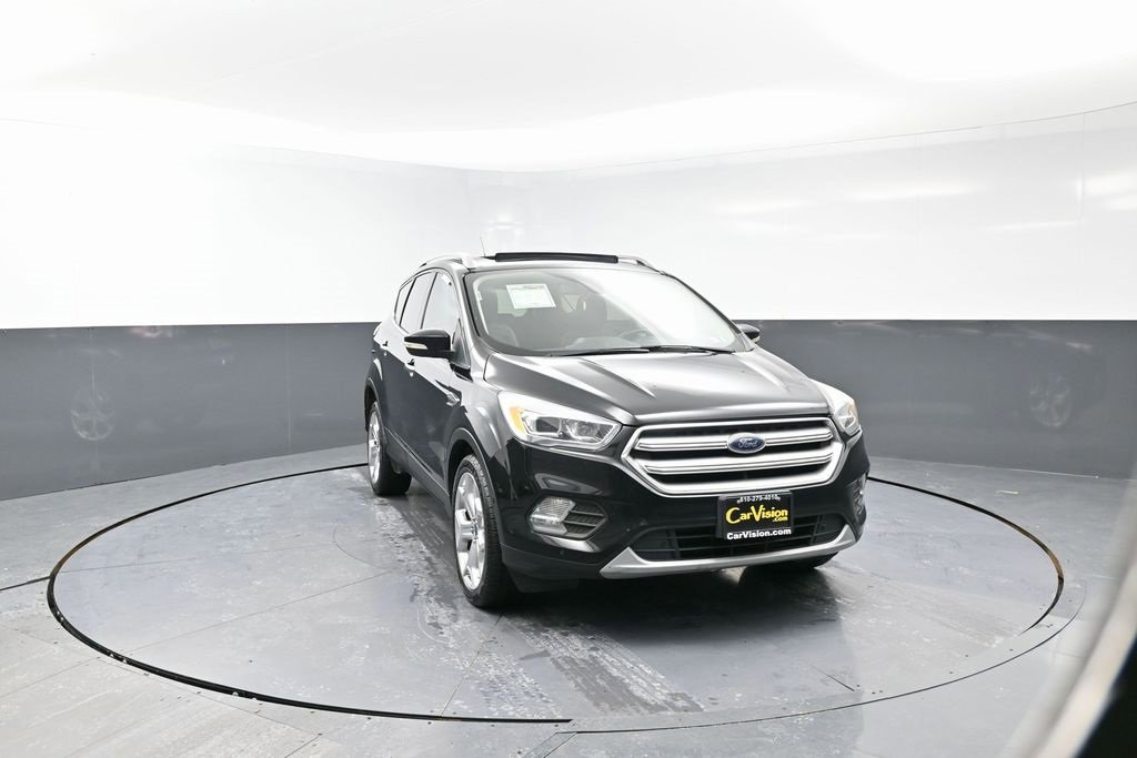 Used 2018 Ford Escape Titanium image 3
