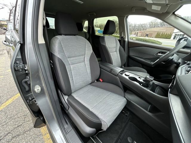 Certified 2023 Nissan Rogue SV image 24