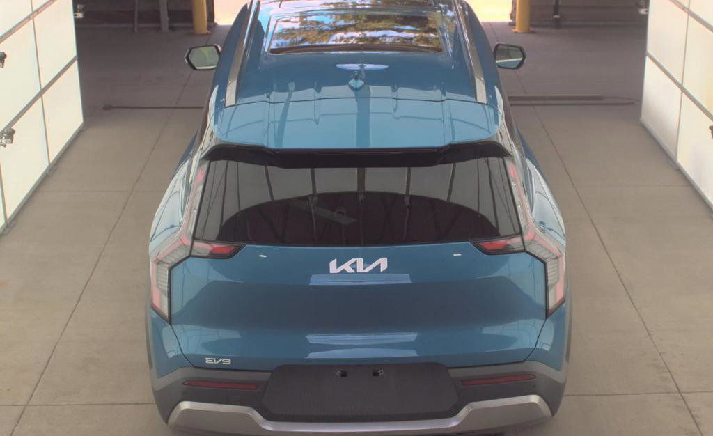 Certified 2024 Kia EV9 Wind AWD/4WD image 5