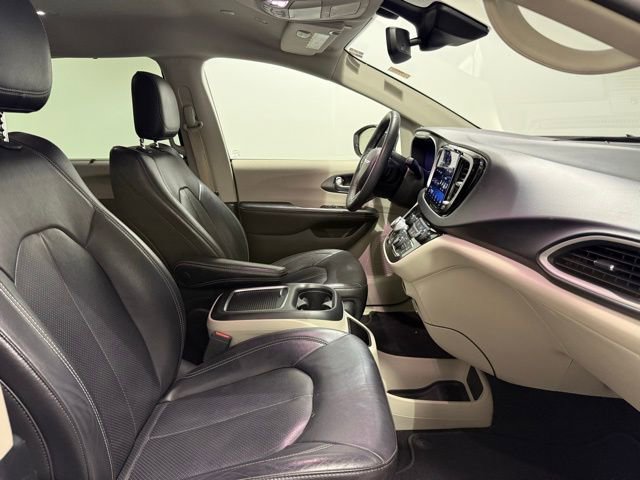 Used 2022 Chrysler Pacifica Touring-L FWD image 29