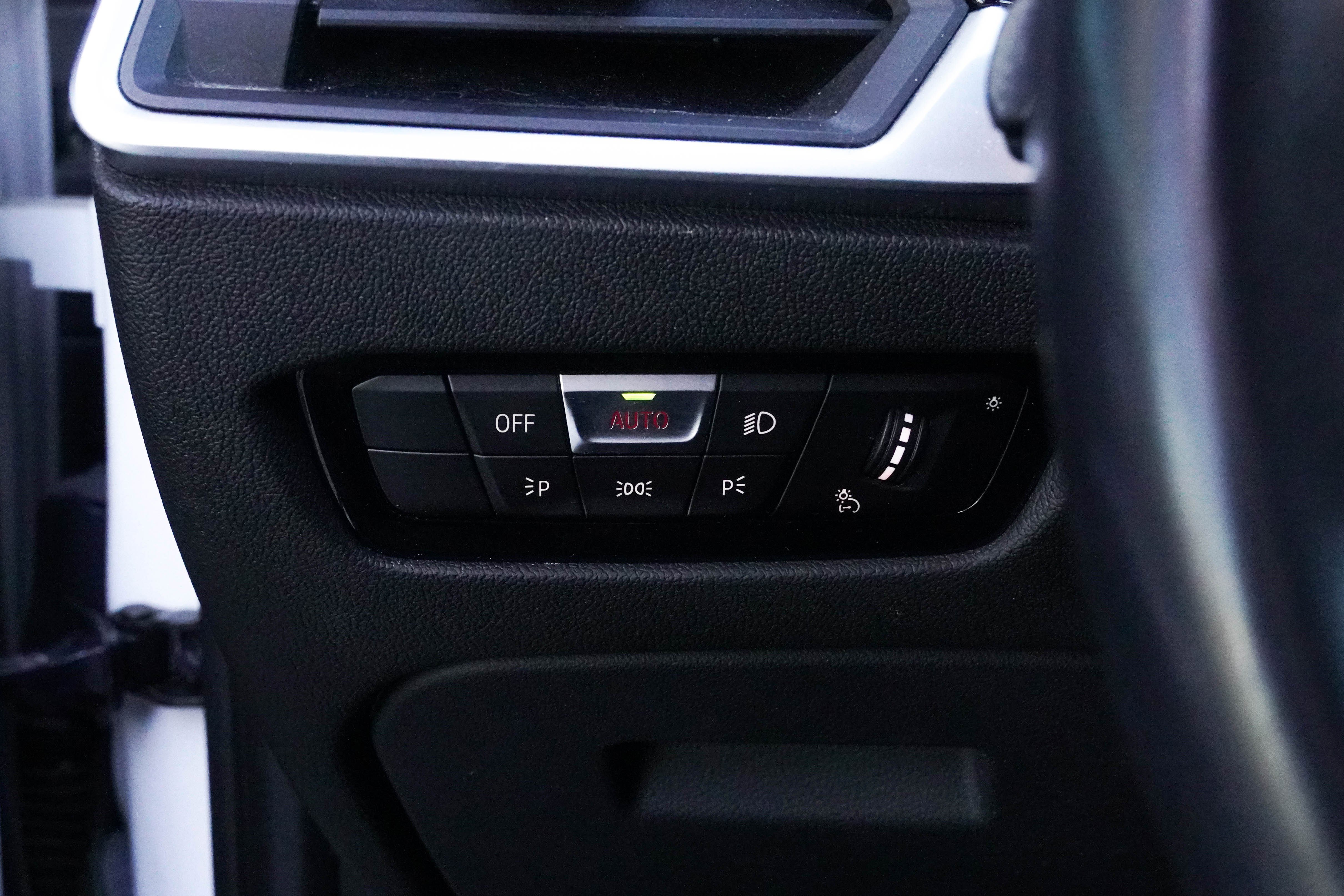 Used 2020 BMW 330i Sedan w/ Convenience Package image 16