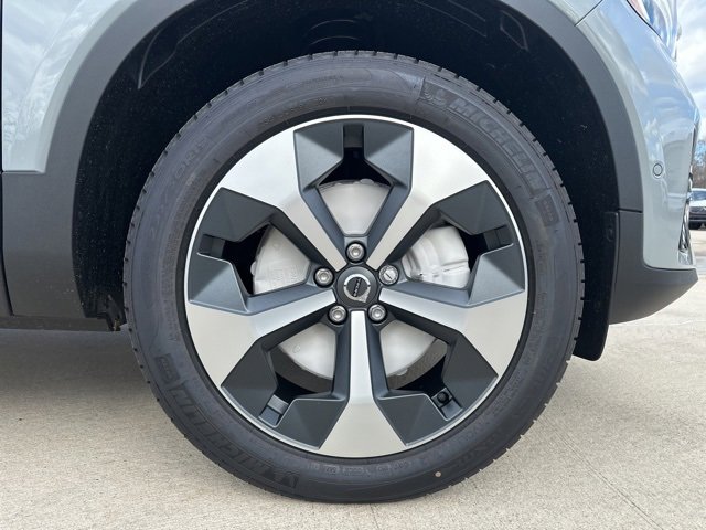 New 2026 Volvo XC40 B5 Plus w/ Protection Package Premier image 9