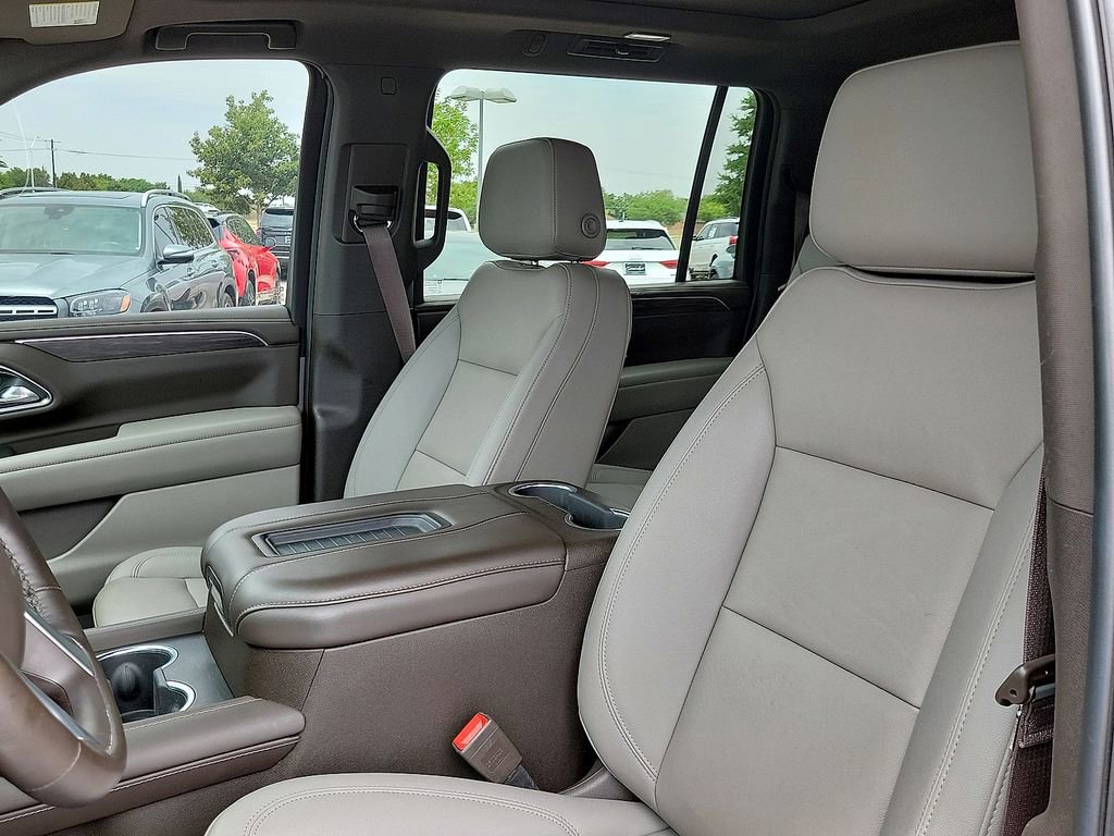 Used 2024 Chevrolet Suburban Z71 w/ Luxury Package AWD/4WD image 14