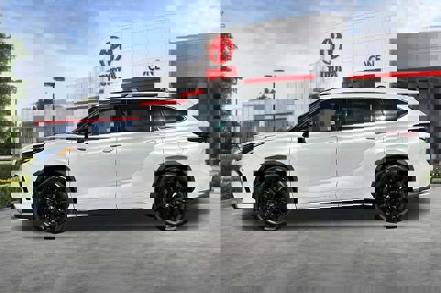 Certified 2025 Toyota Highlander XSE image 10