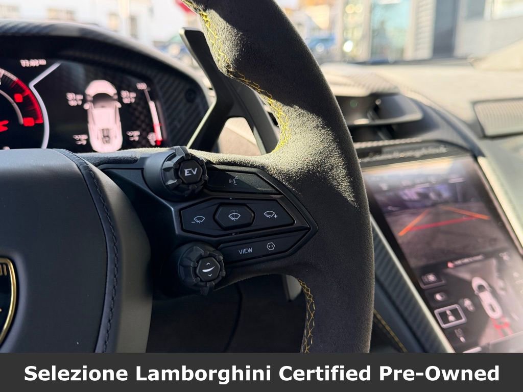 Used 2025 Lamborghini Revuelto image 31