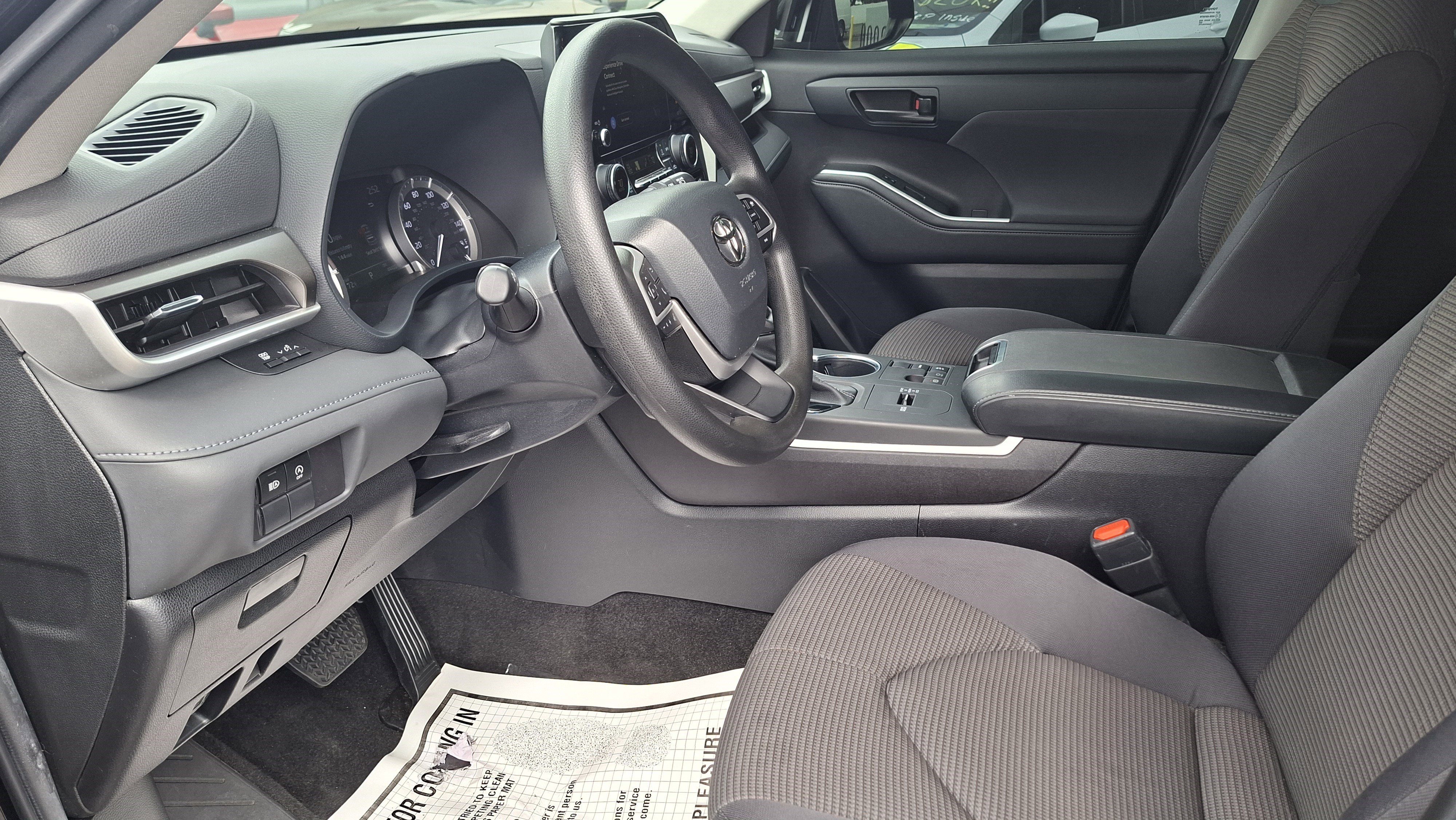 Used 2023 Toyota Highlander L image 9