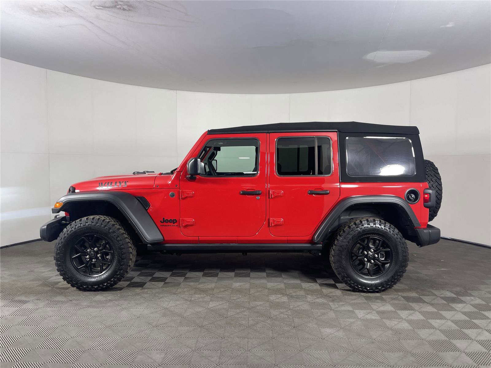 Used 2024 Jeep Wrangler Willys image 2