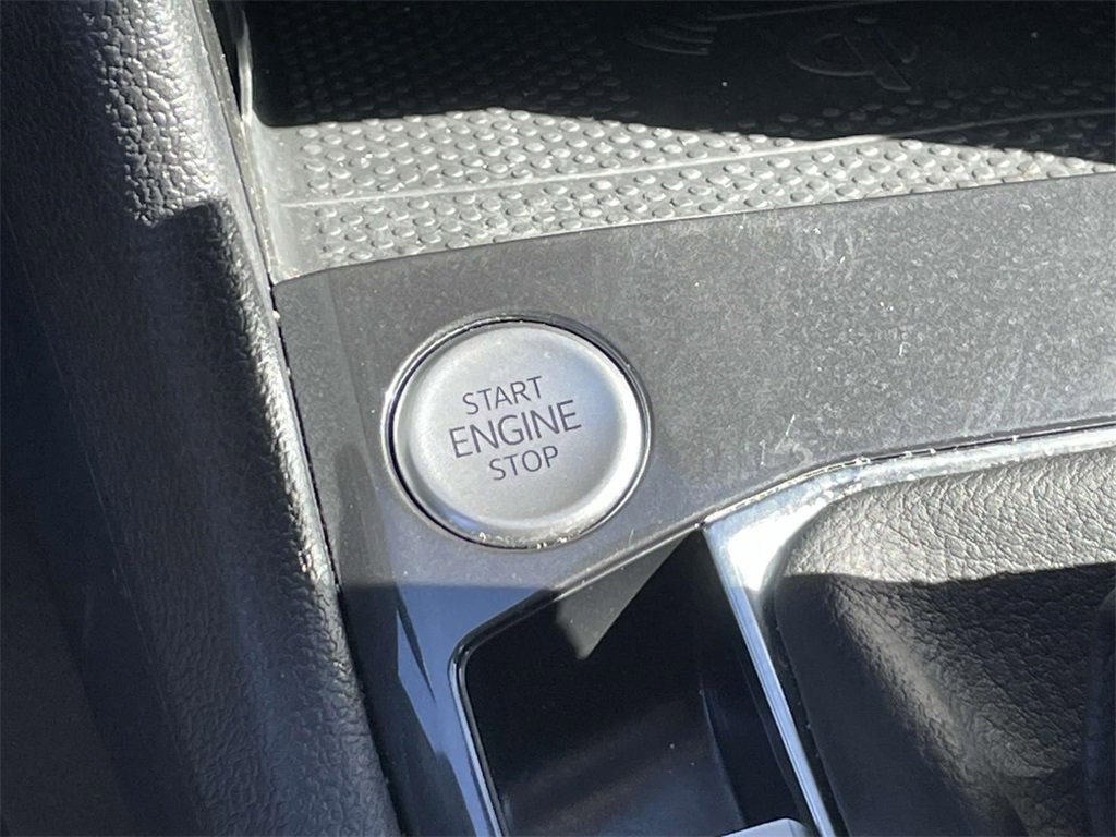 Certified 2022 Volkswagen Tiguan SE image 30