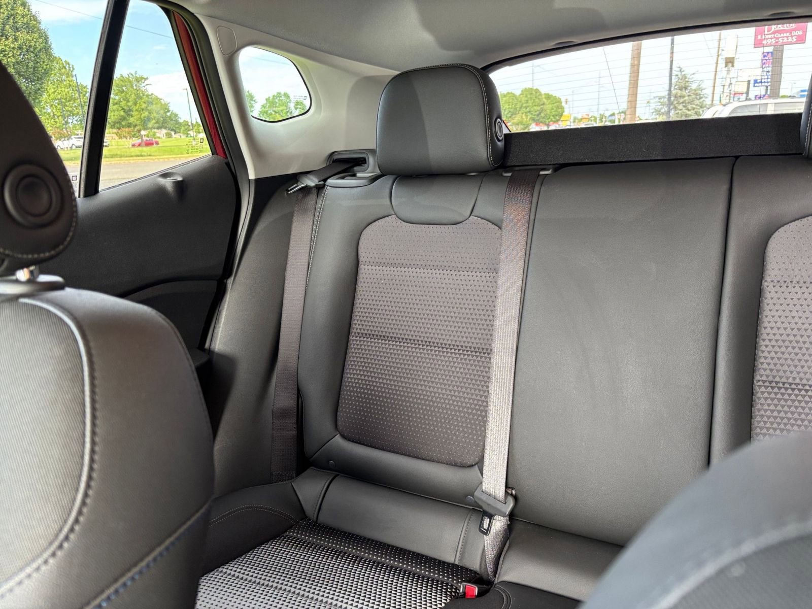 Used 2025 Chevrolet Trax LT w/ LT Convenience Package FWD image 38