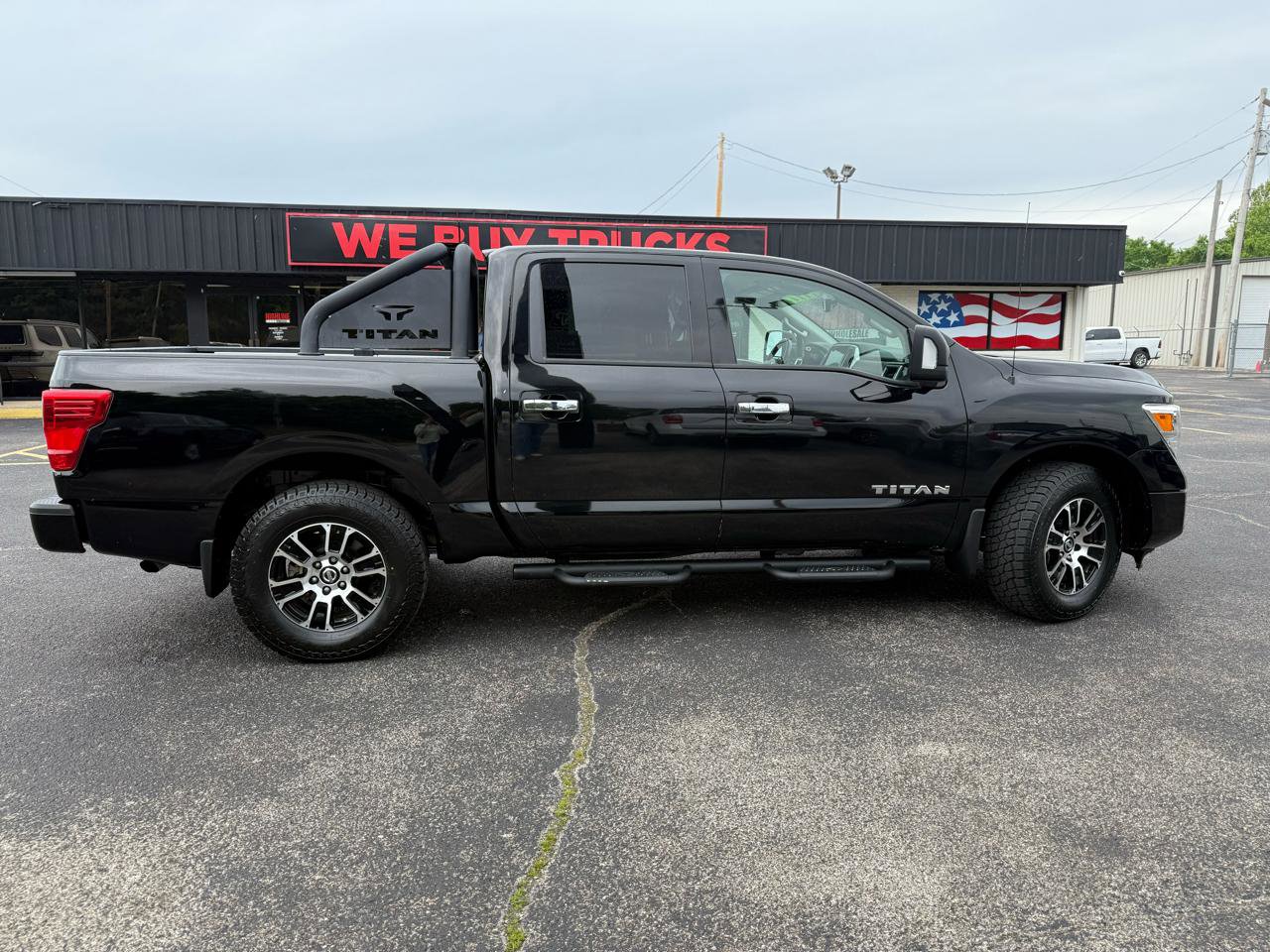 Used 2021 Nissan Titan SV w/ SV Convenience Package AWD/4WD image 3