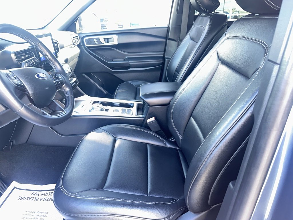Used 2020 Ford Explorer XLT w/ Equipment Group 202A image 6
