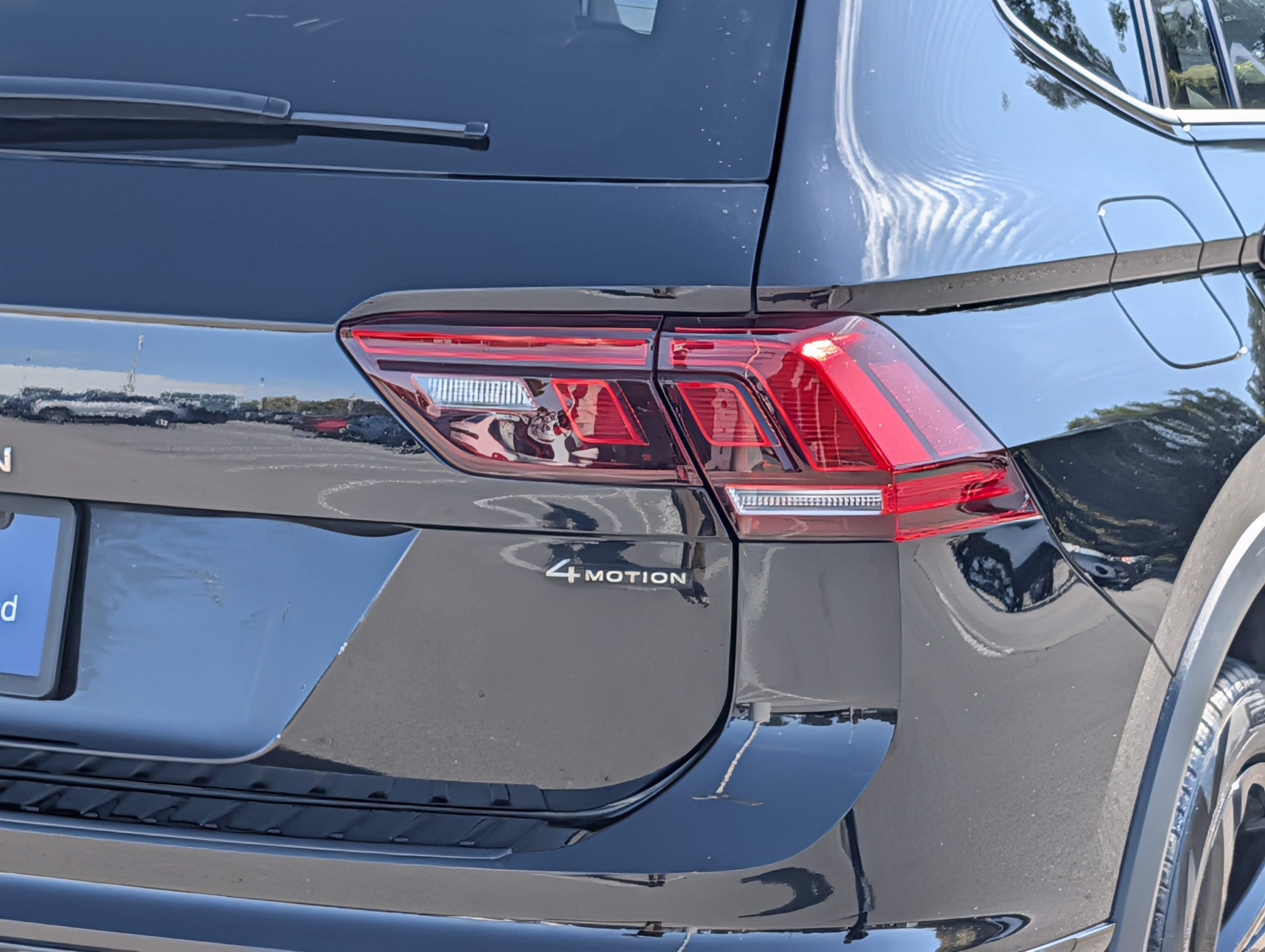 Certified 2024 Volkswagen Tiguan SE R-Line w/ MDO Package, Two-Row AWD/4WD image 10
