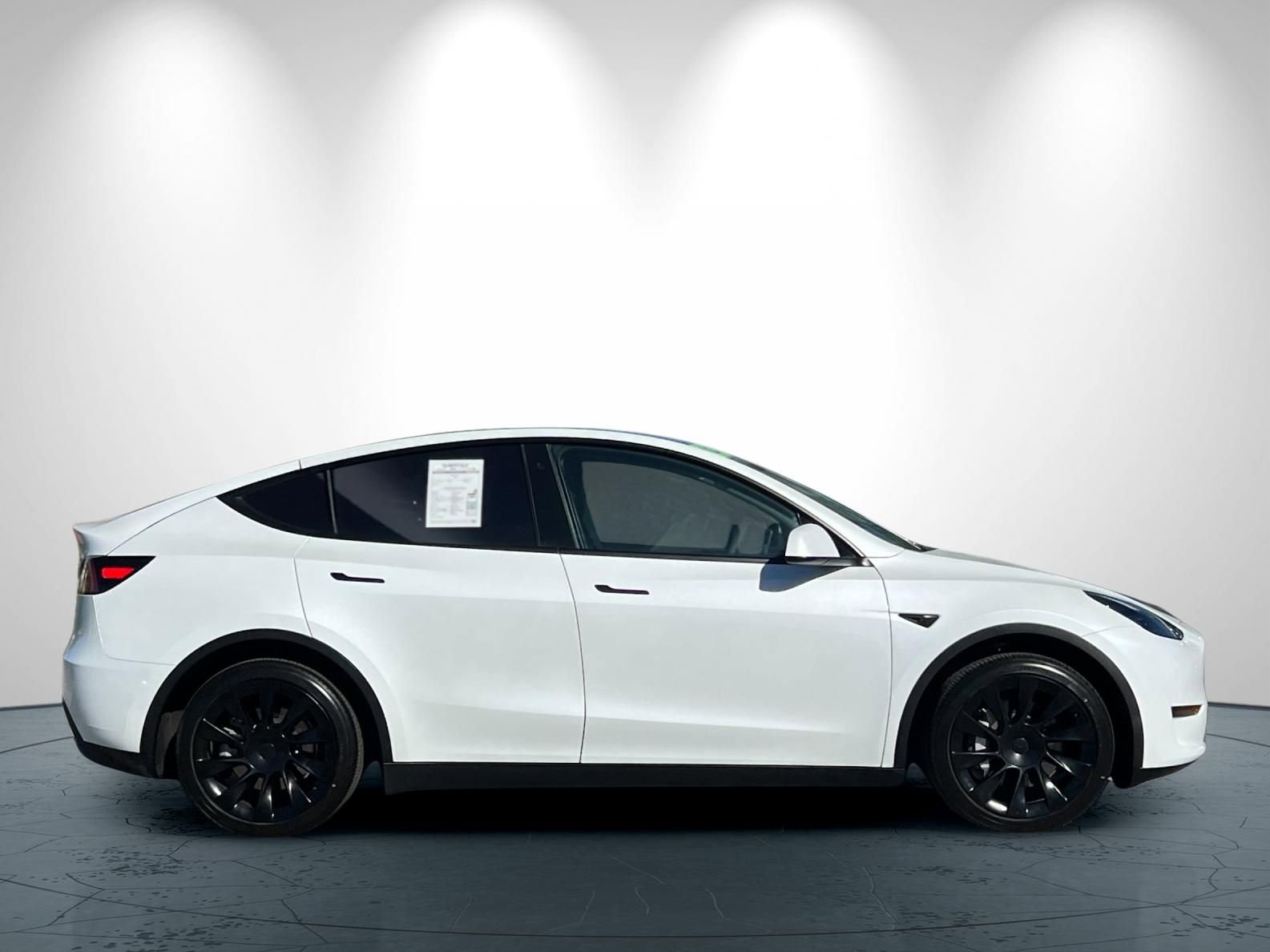 Used 2023 Tesla Model Y Long Range image 3