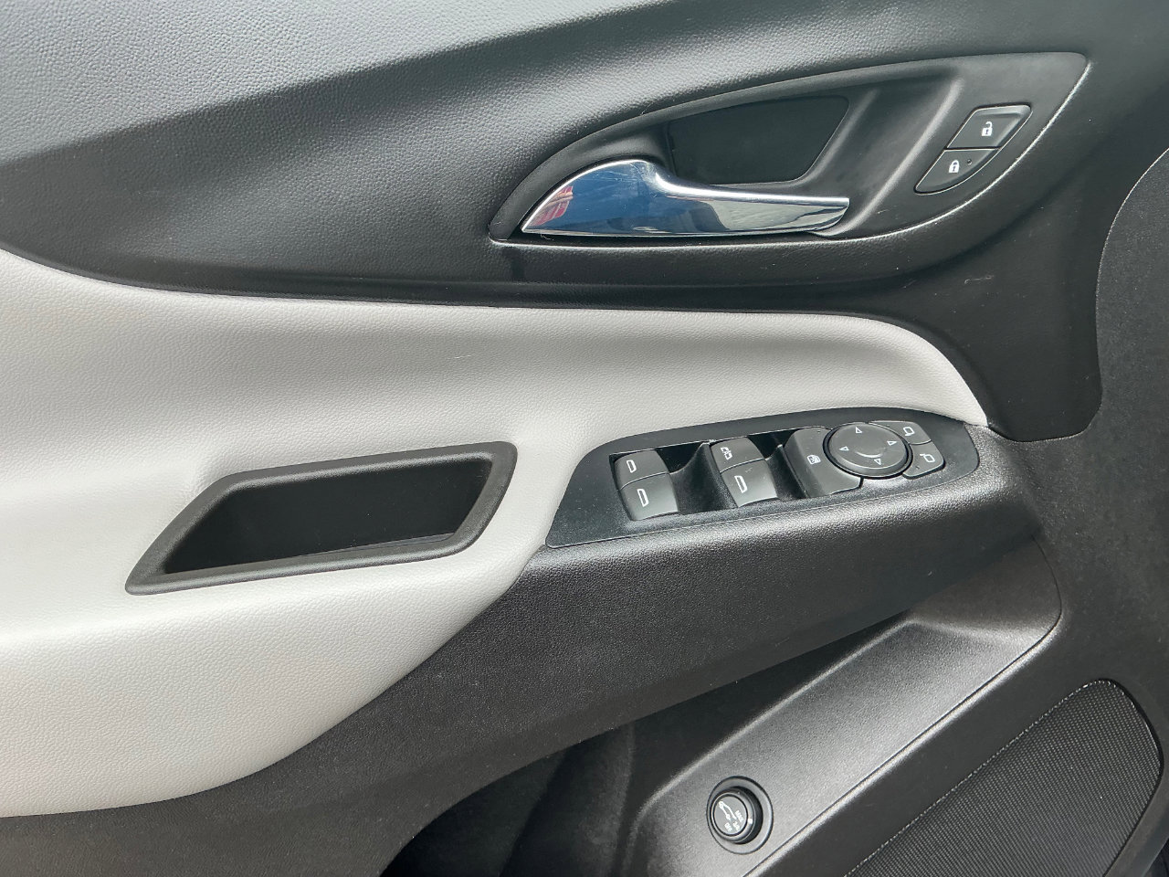 Used 2018 Chevrolet Equinox LT image 15