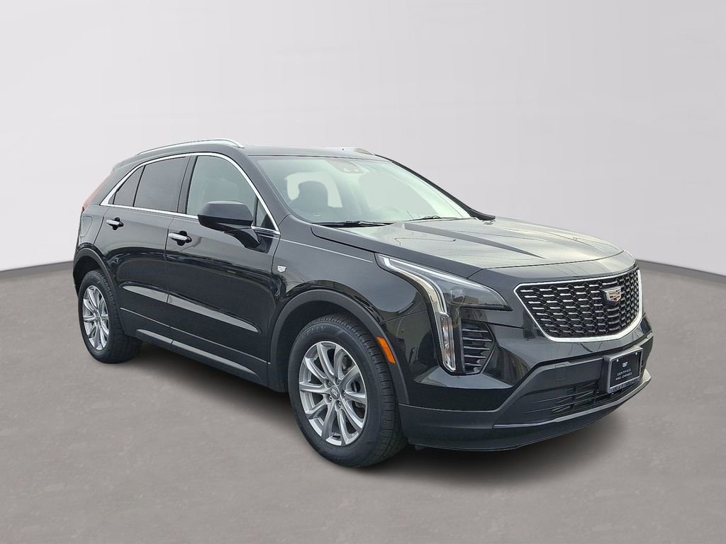 Certified 2022 Cadillac XT4 Luxury w/ Cold Weather Package image 3