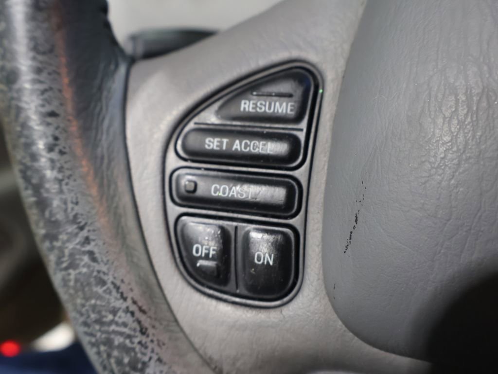 Used 2000 Lincoln Town Car Cartier image 28