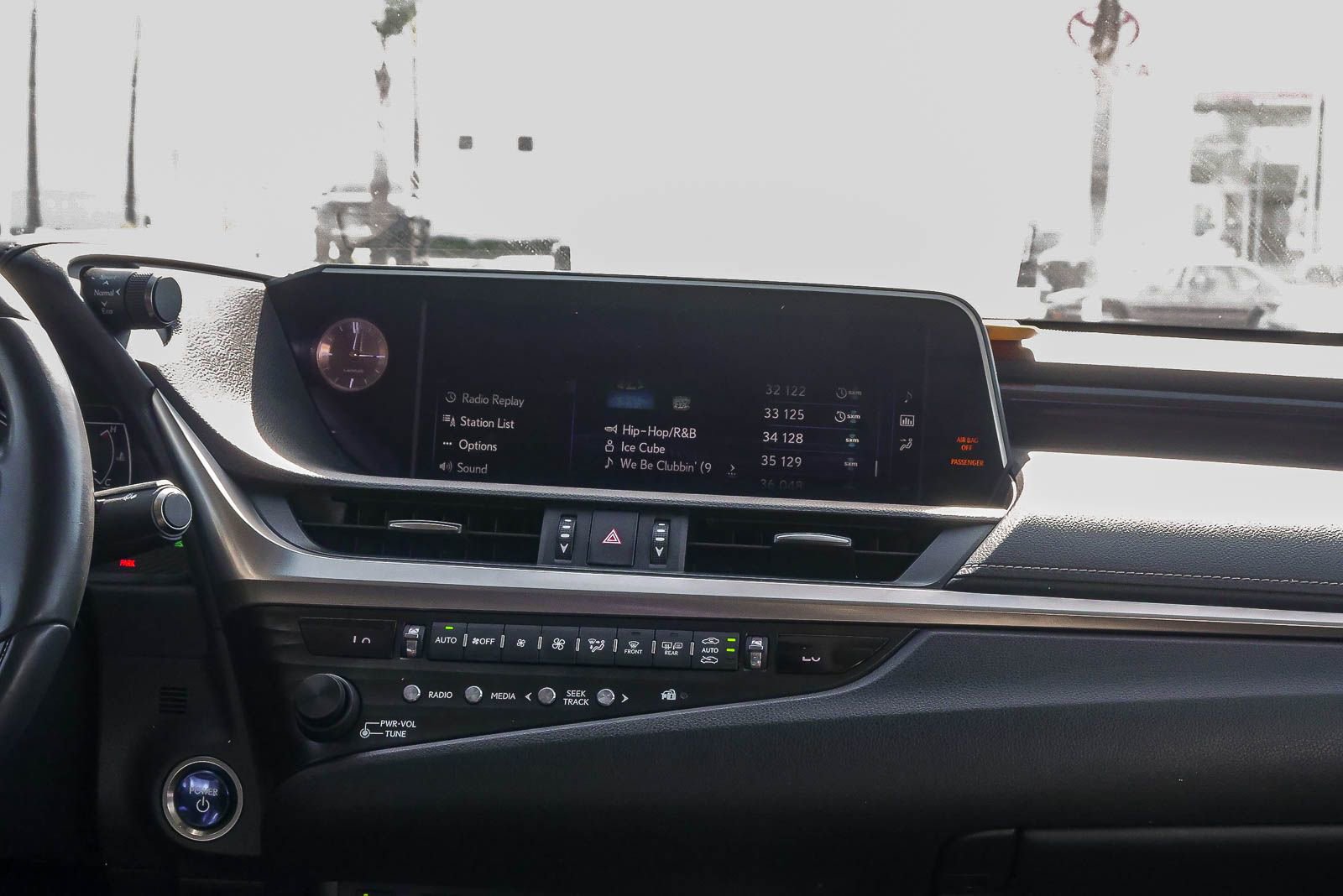 Used 2019 Lexus ES 300h w/ Accessory Package 2 image 12