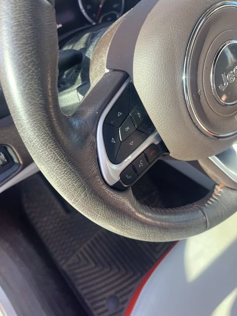 Used 2016 Jeep Renegade Limited image 9