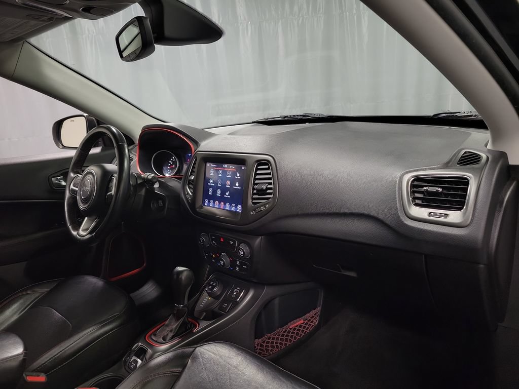 Used 2019 Jeep Compass Trailhawk w/ Leather Interior Group AWD/4WD image 30