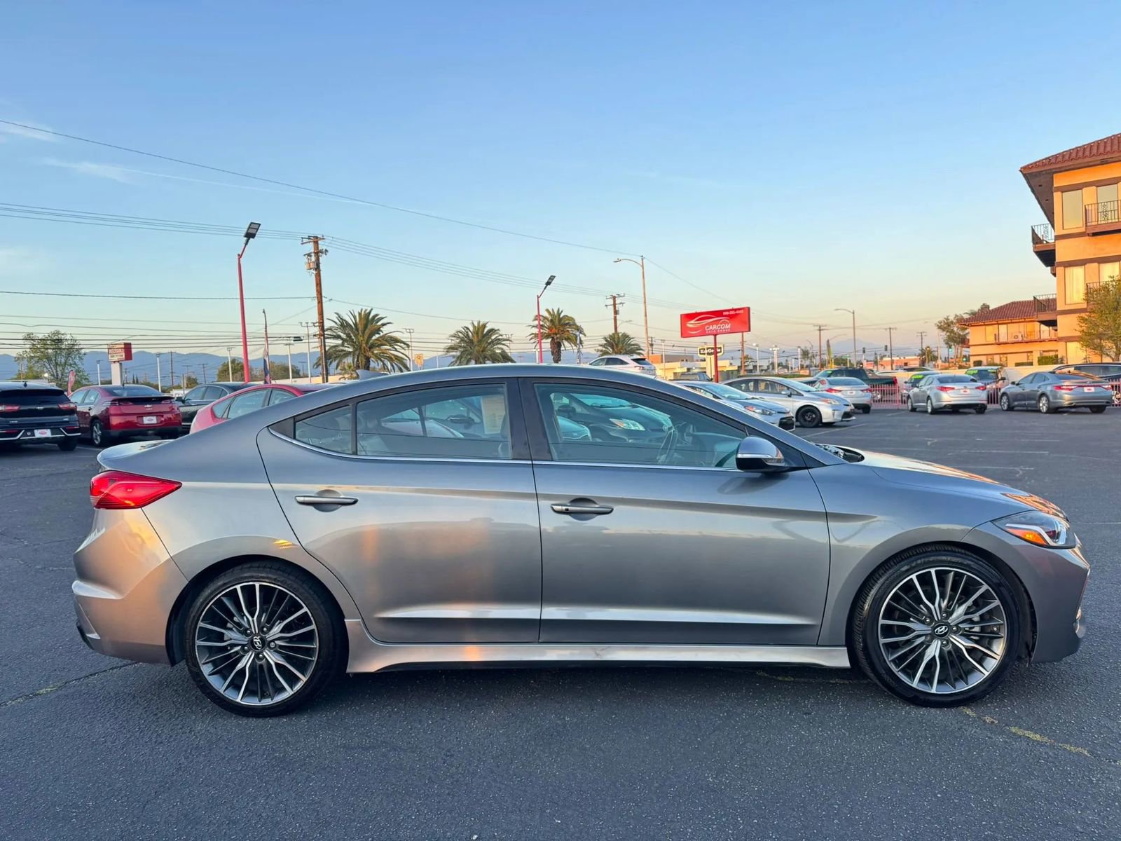 Used 2018 Hyundai Elantra Sport w/ Sport Premium Package 03 FWD image 10
