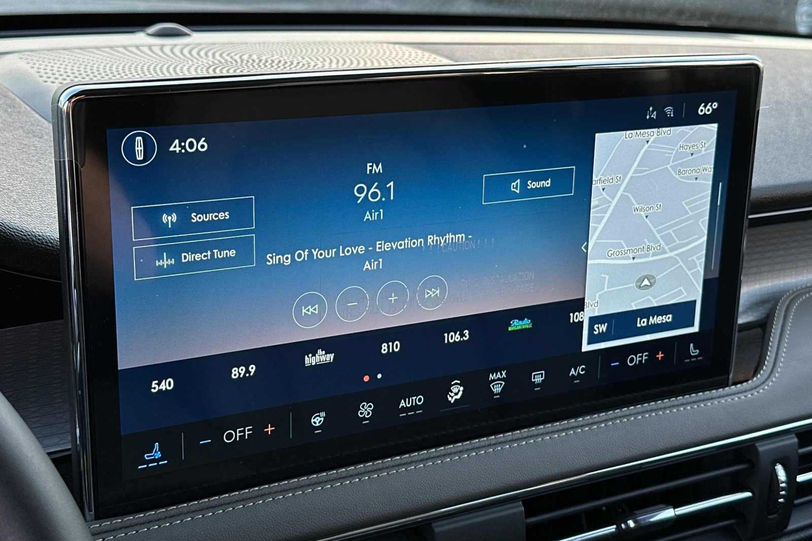 New 2025 Lincoln Corsair FWD w/ Equipment Group 101A image 17