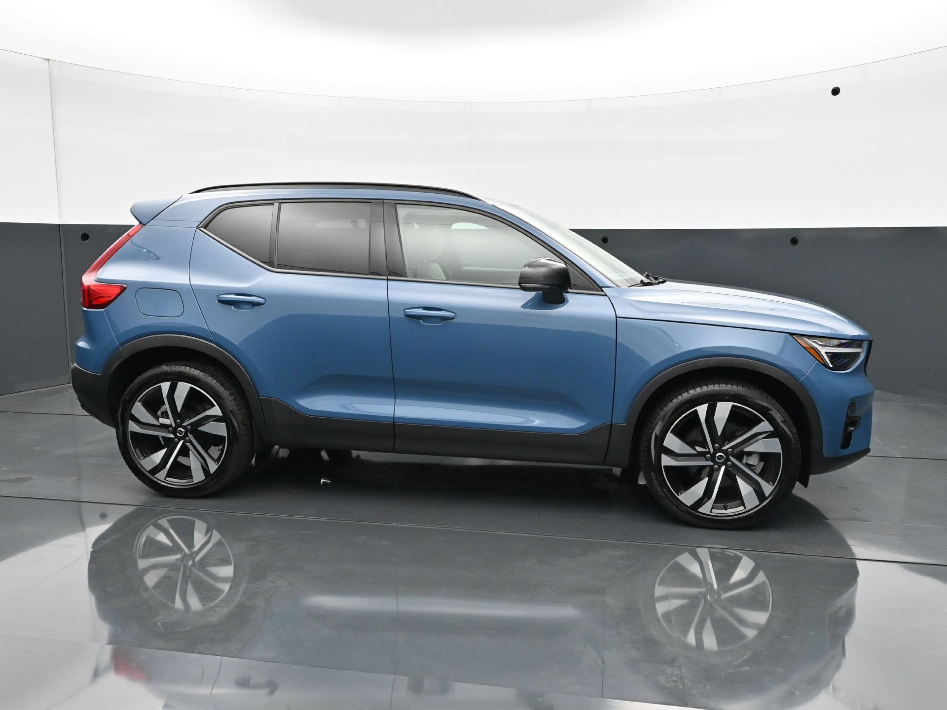 Used 2025 Volvo XC40 B5 Ultra w/ Climate Package AWD/4WD image 8