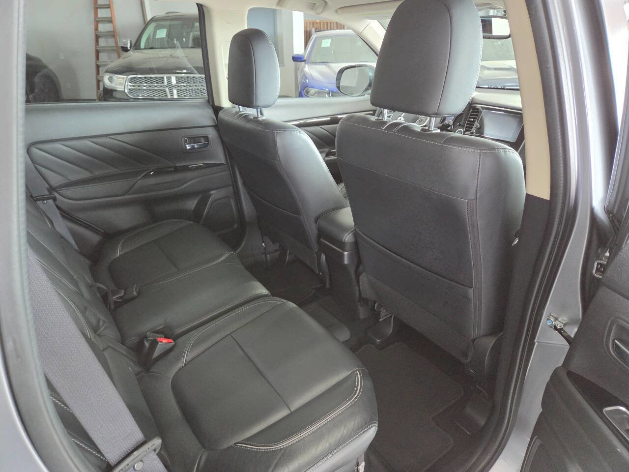 Used 2018 Mitsubishi Outlander SEL image 24