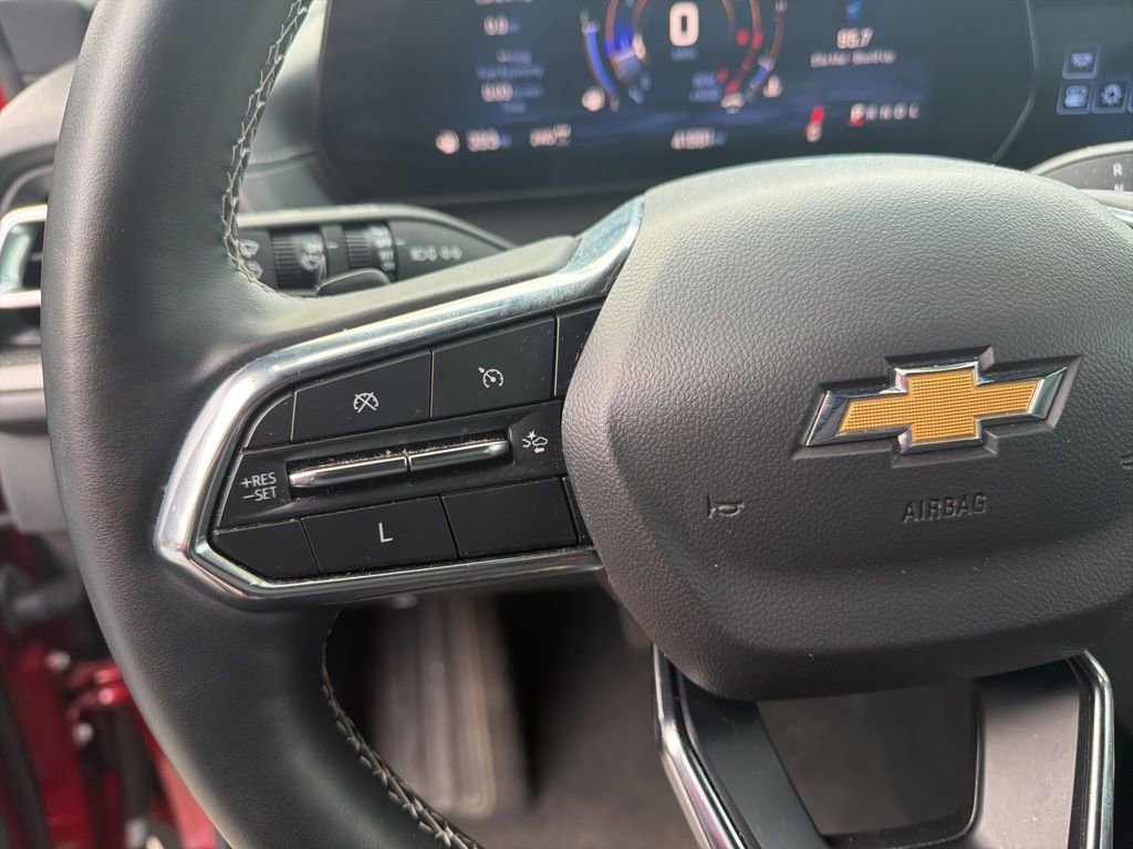 Used 2025 Chevrolet Traverse LT image 20