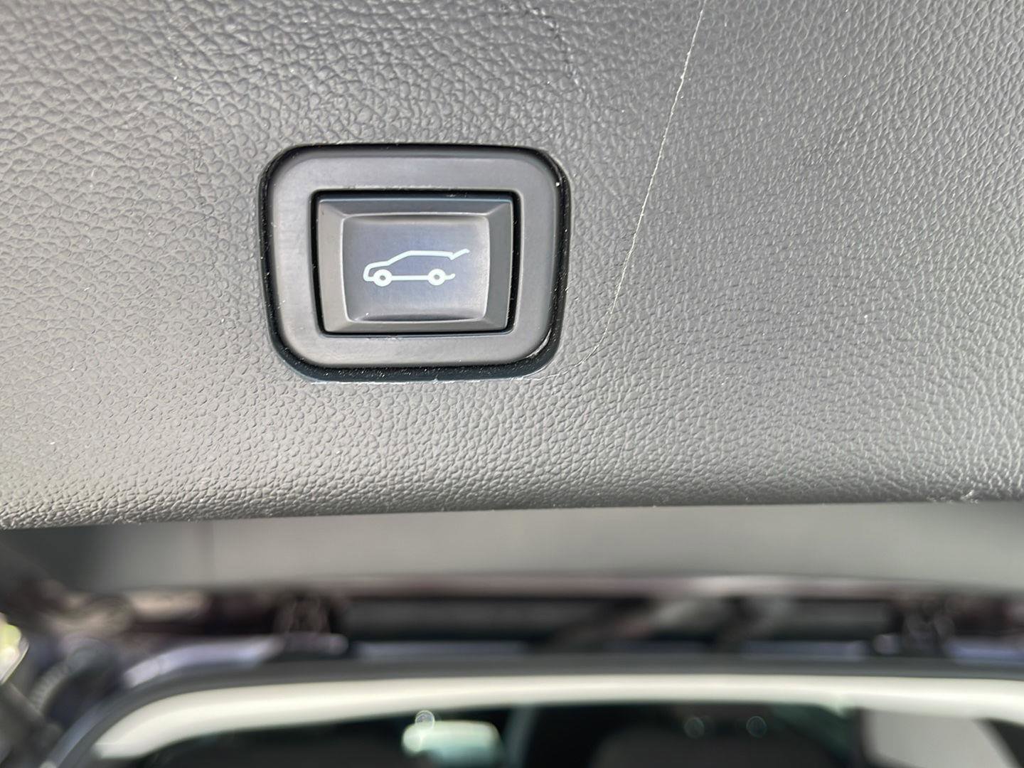 Used 2020 Chevrolet Traverse LT image 9