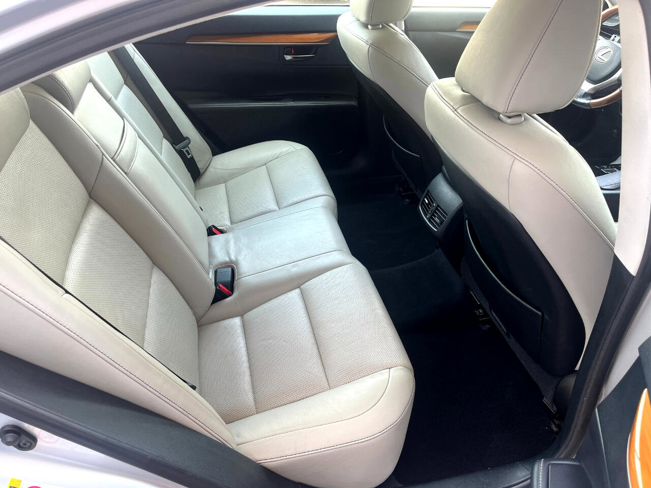 Used 2013 Lexus ES 300h image 16
