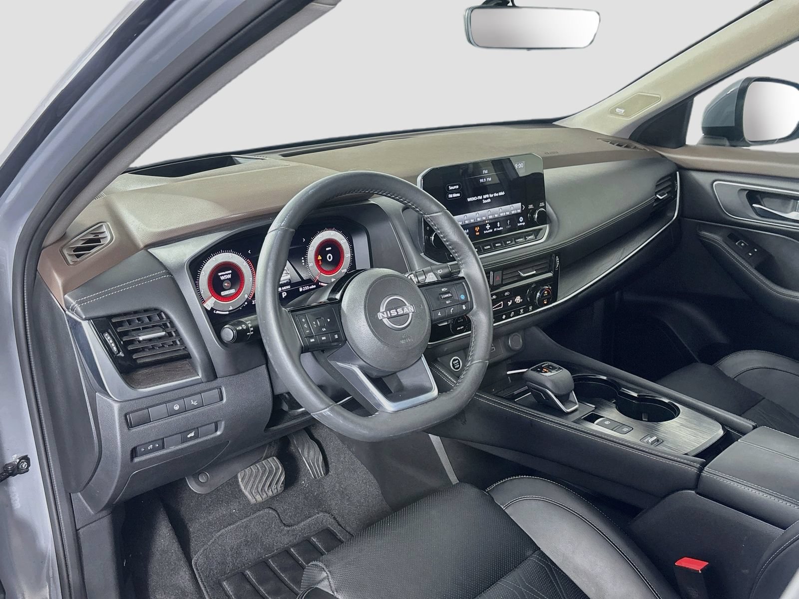 Used 2023 Nissan Rogue Platinum w/ Platinum Premium Package FWD image 9