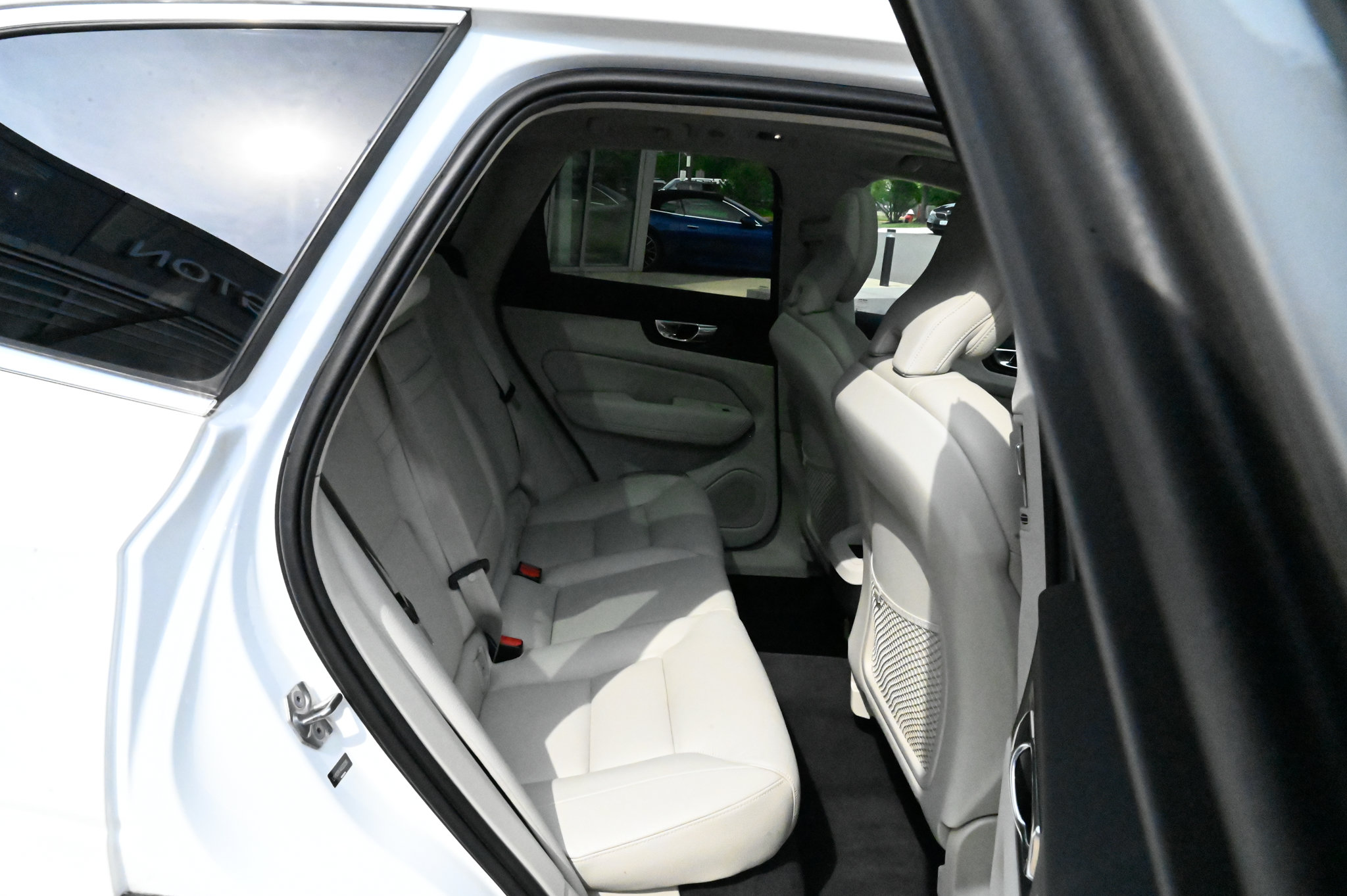 Used 2019 Volvo XC60 T5 Momentum w/ Multimedia Package AWD/4WD image 51