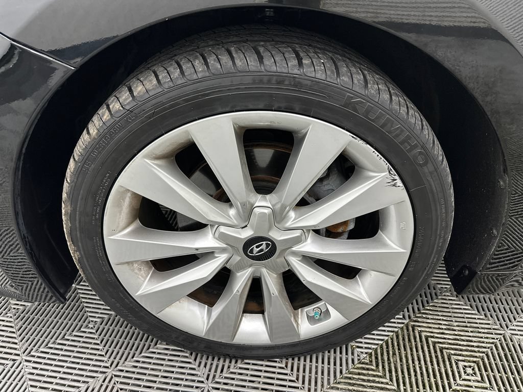 Used 2016 Hyundai Azera Limited FWD image 12