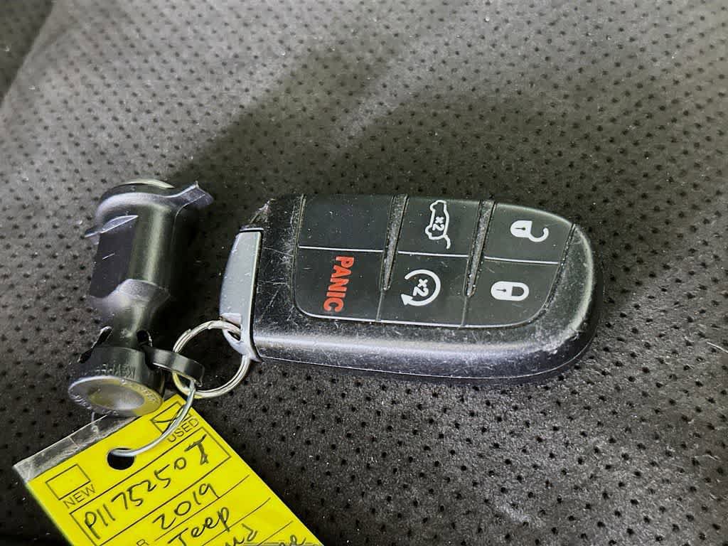 Used 2019 Jeep Grand Cherokee Altitude RWD image 21