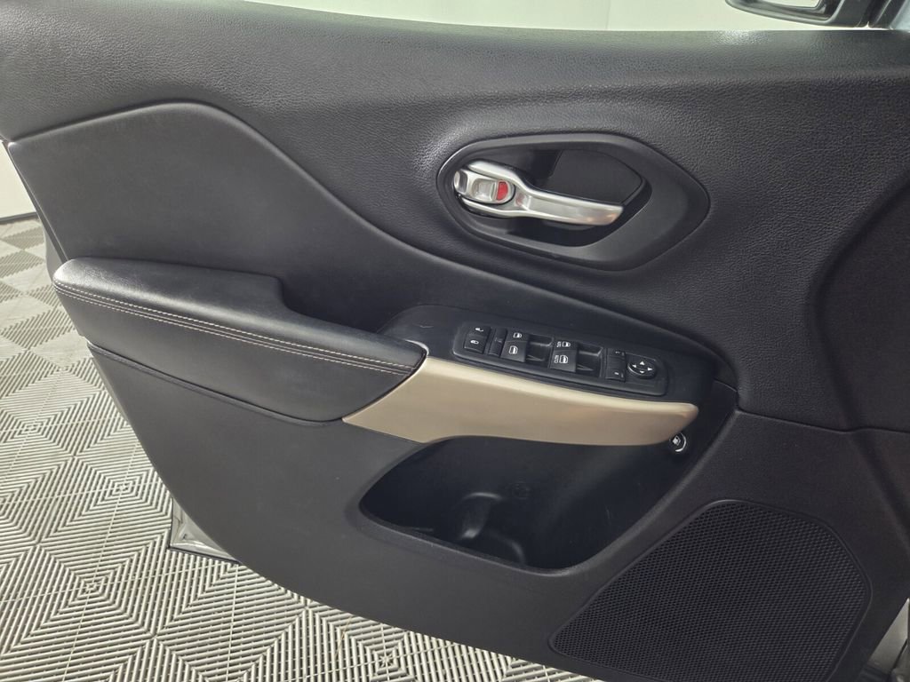 Certified 2017 Jeep Cherokee Limited w/ Technology Group image 20