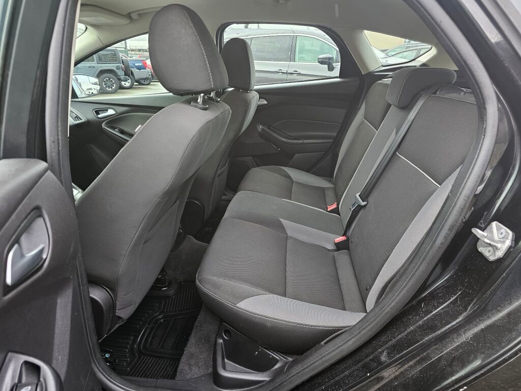 Used 2014 Ford Focus SE w/ SE Winter Package image 14