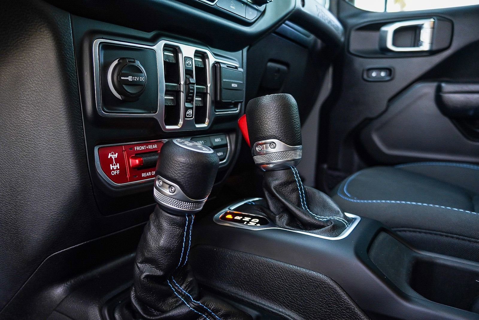 Used 2023 Jeep Wrangler Unlimited Rubicon 4xe w/ Cold Weather Group AWD/4WD image 24