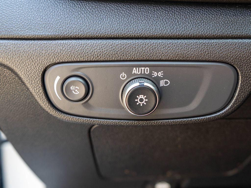 Certified 2023 Chevrolet Bolt EUV Premier w/ Redline Edition FWD image 18