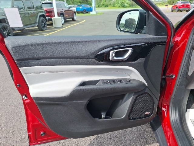 Used 2024 Jeep Compass Limited w/ Sun and Sound Group AWD/4WD image 22