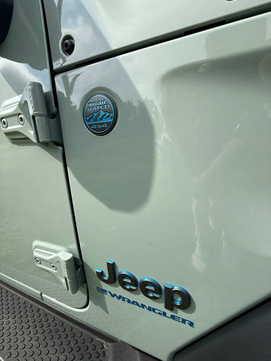 Used 2024 Jeep Wrangler Unlimited AWD/4WD image 23